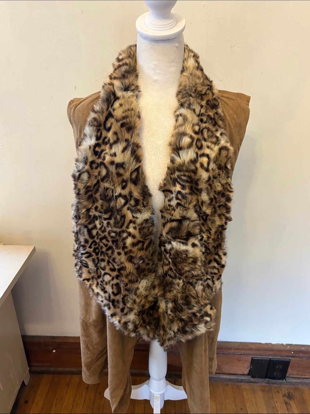 Calendar Leopard Print Faux Fur suede like vest Size 1X EUC
